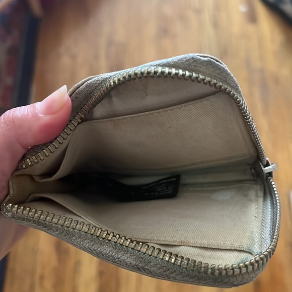 Urban Outfitters iridescent star zipper wallet - Picture 5 of 6